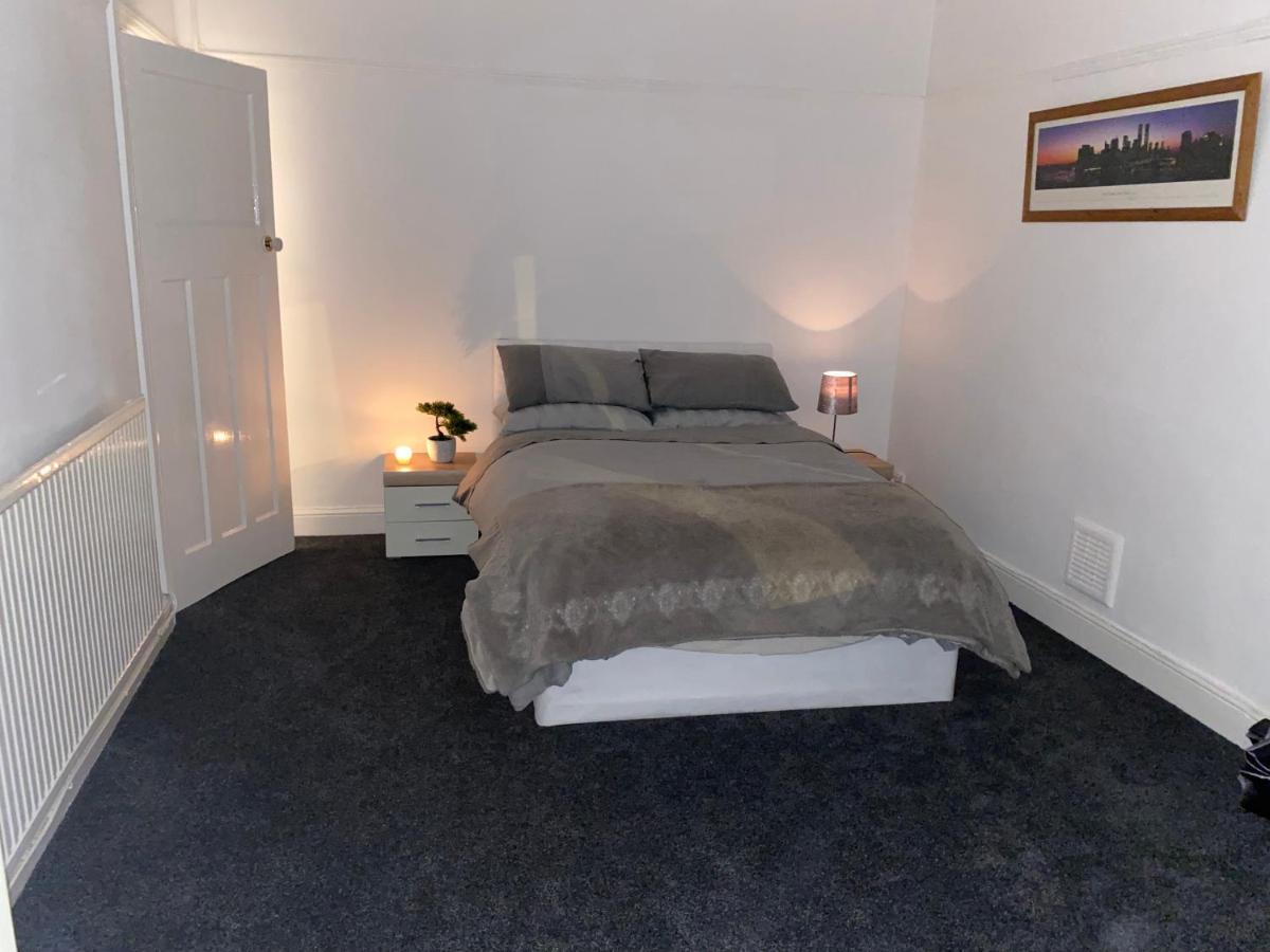 Apartment Spacious 2 Bed Apartment, Close To Village Shops