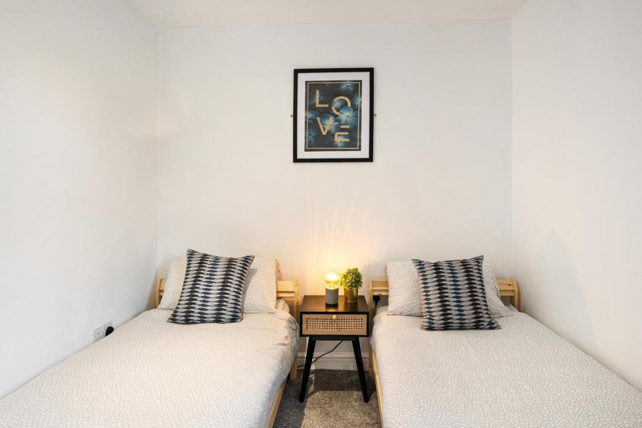 Nr Centre & Park For Up To 6 *