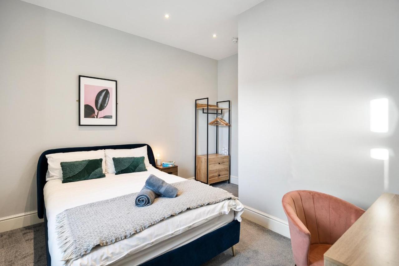 Stylish Modern Near The Centre With Nearby Off-road Parking
