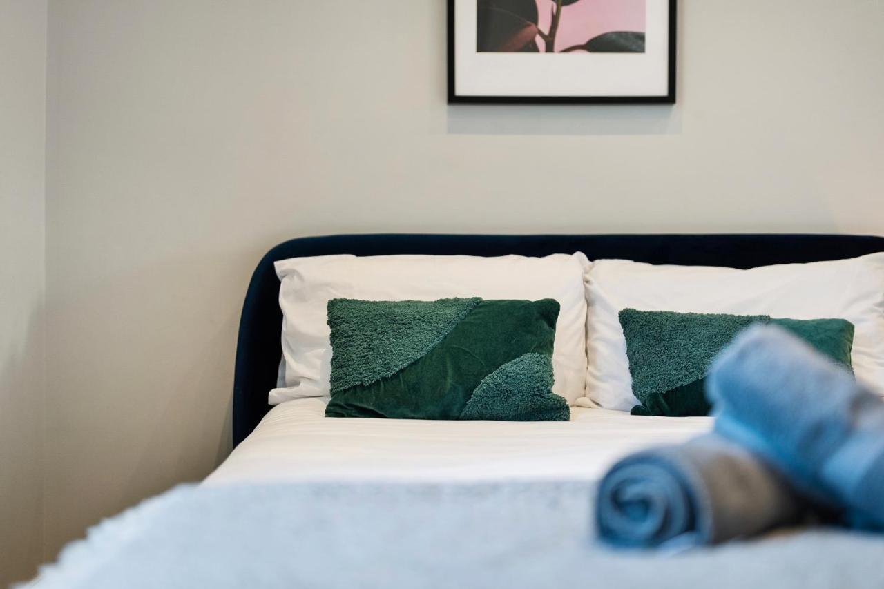 Stylish Modern Near The Centre With Nearby Off-road Parking Apartment Cardiff