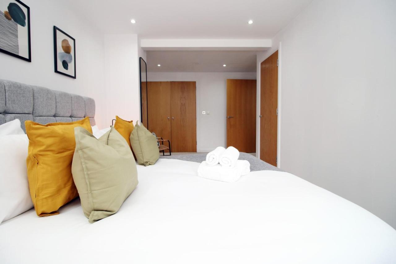 Apartment No 1 Under The Clock By Ssw - 1br, Right In The Centre, Sleeps 4 *