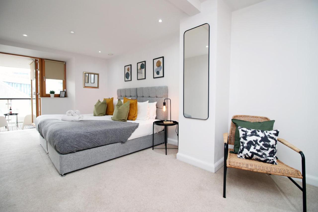 No 1 Under The Clock By Ssw - 1br, Right In The Centre, Sleeps 4 Cardiff
