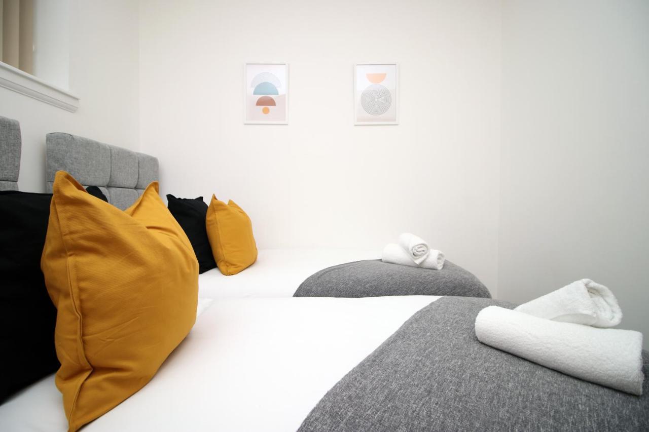 No 2 Under The Clock By Ssw - 2br, Right In The Centre, Sleeps 6 *