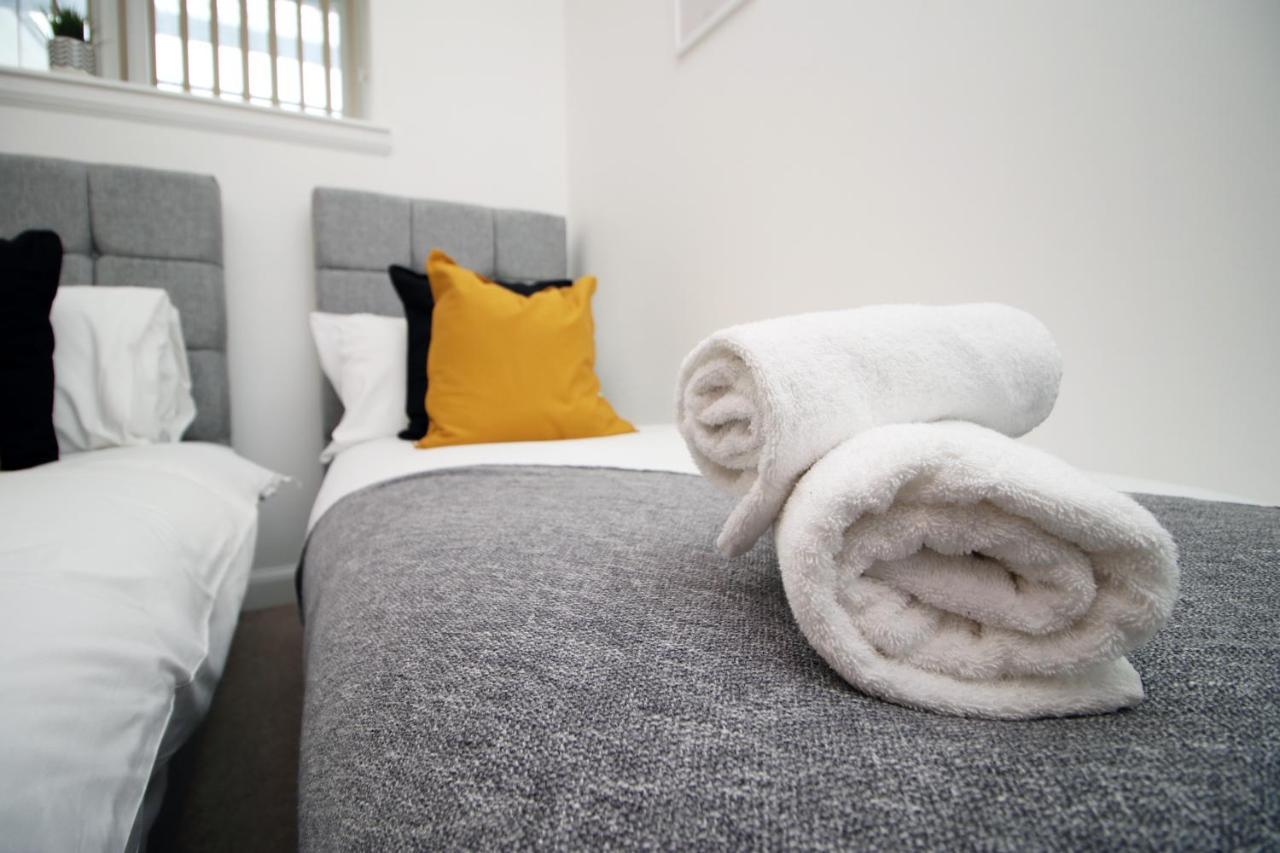 Apartment No 2 Under The Clock By Ssw - 2br, Right In The Centre, Sleeps 6
