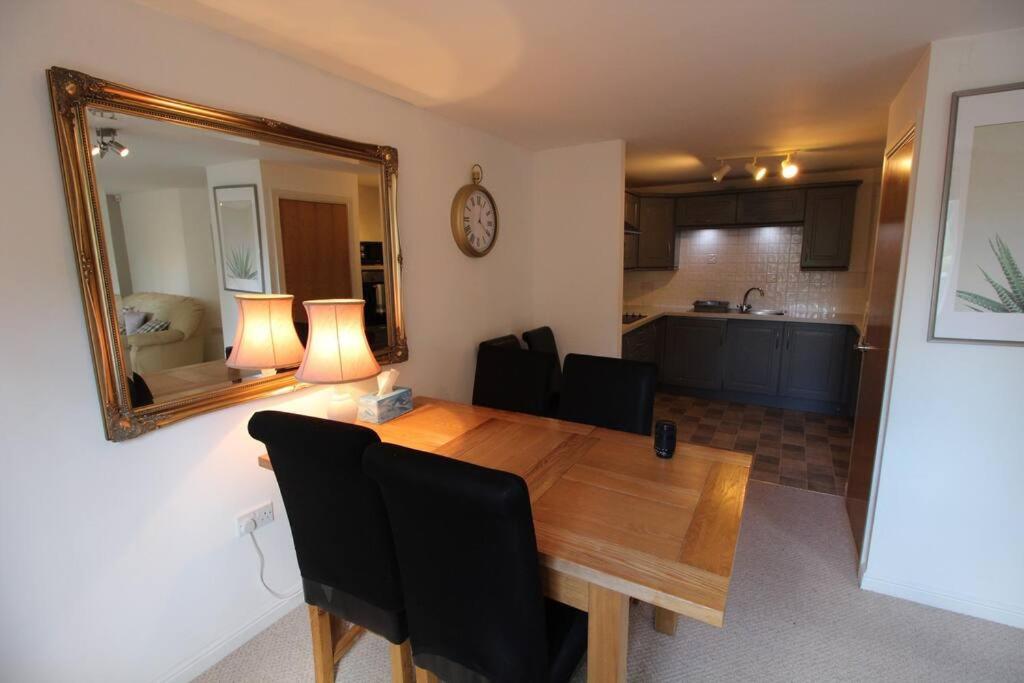 3 Bedroom Flat 10 Mins Walk To Bay And Center Free Parking Holiday home
