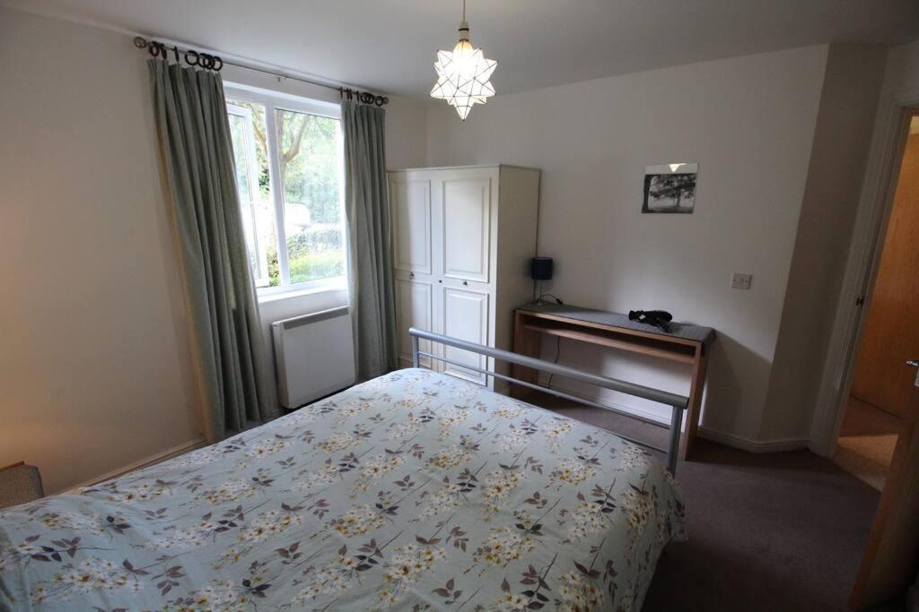 Holiday home 3 Bedroom Flat 10 Mins Walk To Bay And Center Free Parking