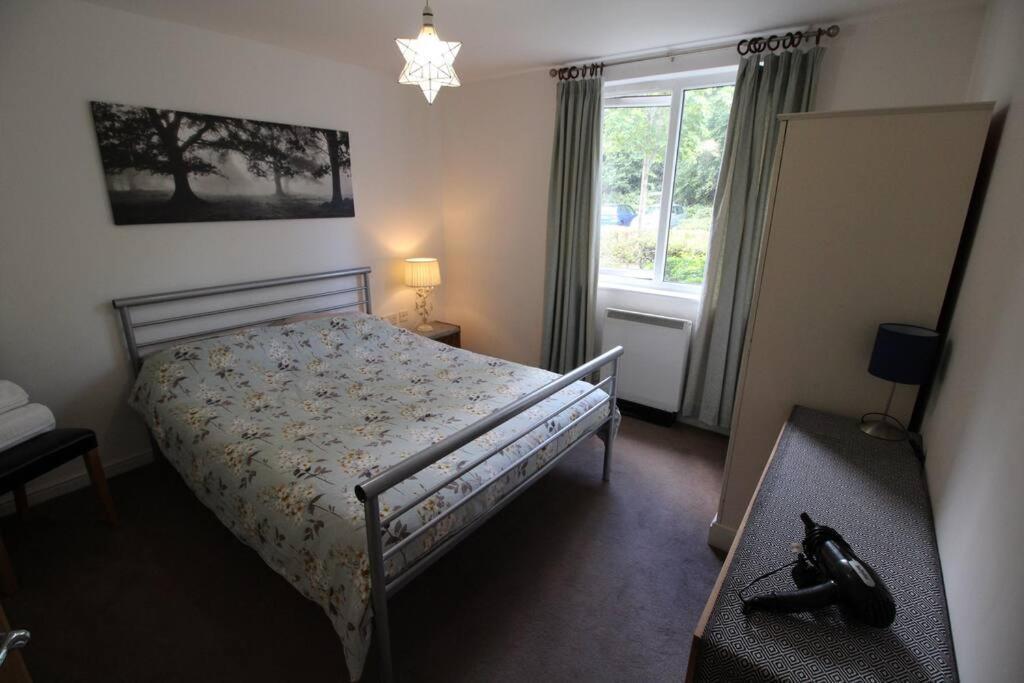 3 Bedroom Flat 10 Mins Walk To Bay And Center Free Parking Cardiff