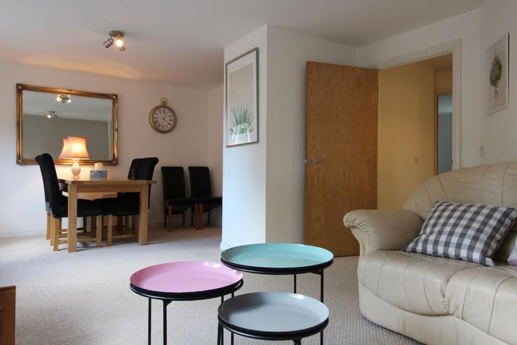 3 Bedroom Flat 10 Mins Walk To Bay And Center Free Parking Holiday home