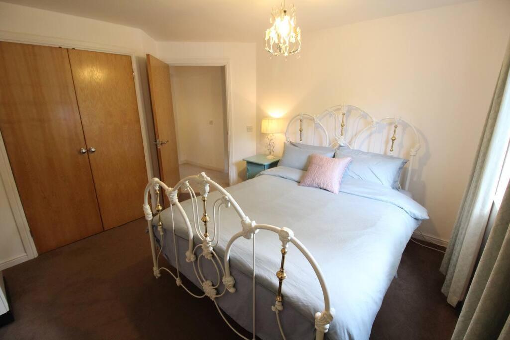 Holiday home 3 Bedroom Flat 10 Mins Walk To Bay And Center Free Parking