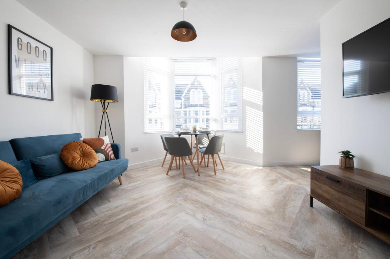 Connaught House - City Centre - Free Parking & Wi-fi *