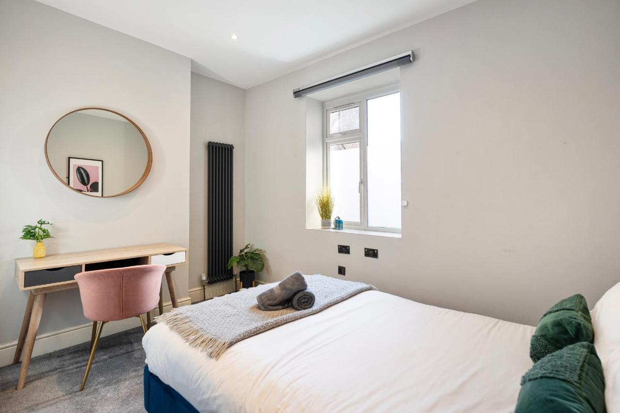 Stylish Modern Near The Centre With Nearby Off-road Parking Apartment Cardiff