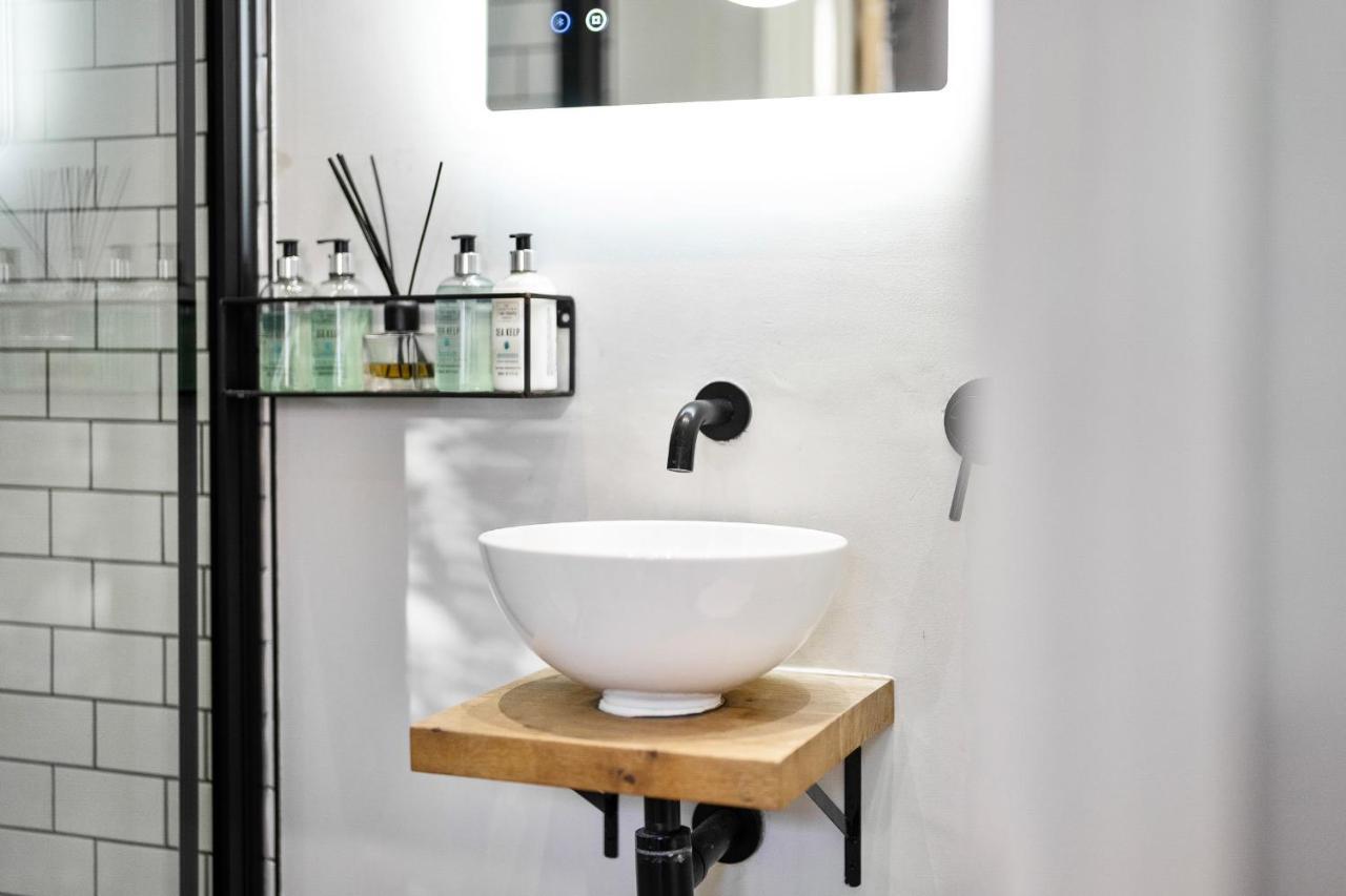 Stylish Modern Near The Centre With Nearby Off-road Parking Apartment