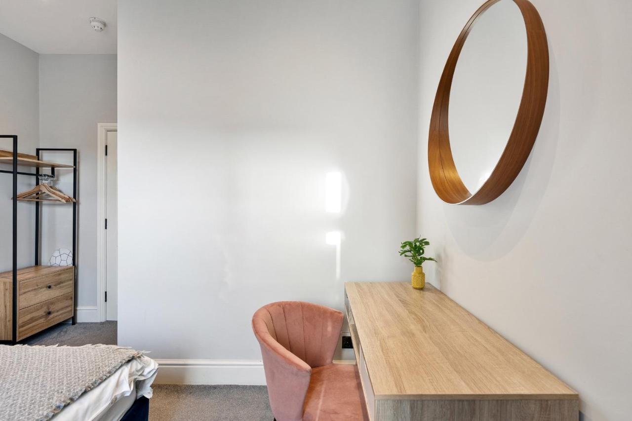 Stylish Modern Near The Centre With Nearby Off-road Parking Cardiff