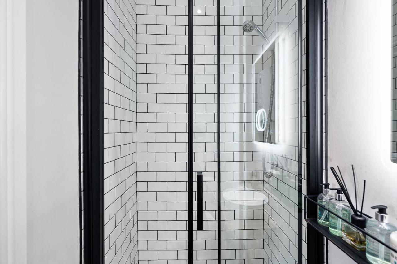 Stylish Modern Near The Centre With Nearby Off-road Parking Apartment
