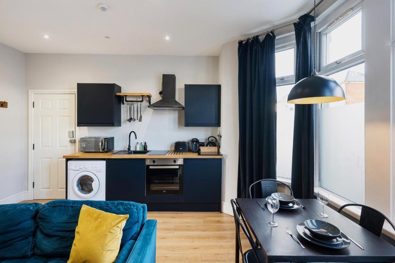 Stylish Modern Near The Centre With Nearby Off-road Parking Cardiff