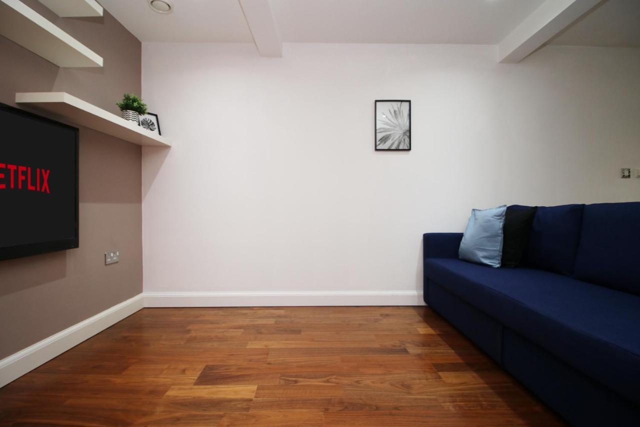 No 1 Under The Clock By Ssw - 1br, Right In The Centre, Sleeps 4 Cardiff