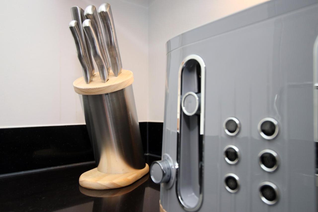 Apartment No 1 Under The Clock By Ssw - 1br, Right In The Centre, Sleeps 4 Cardiff