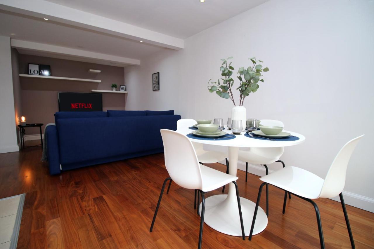No 1 Under The Clock By Ssw - 1br, Right In The Centre, Sleeps 4 Cardiff