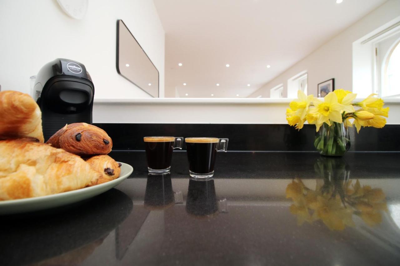 No 2 Under The Clock By Ssw - 2br, Right In The Centre, Sleeps 6 Apartment *