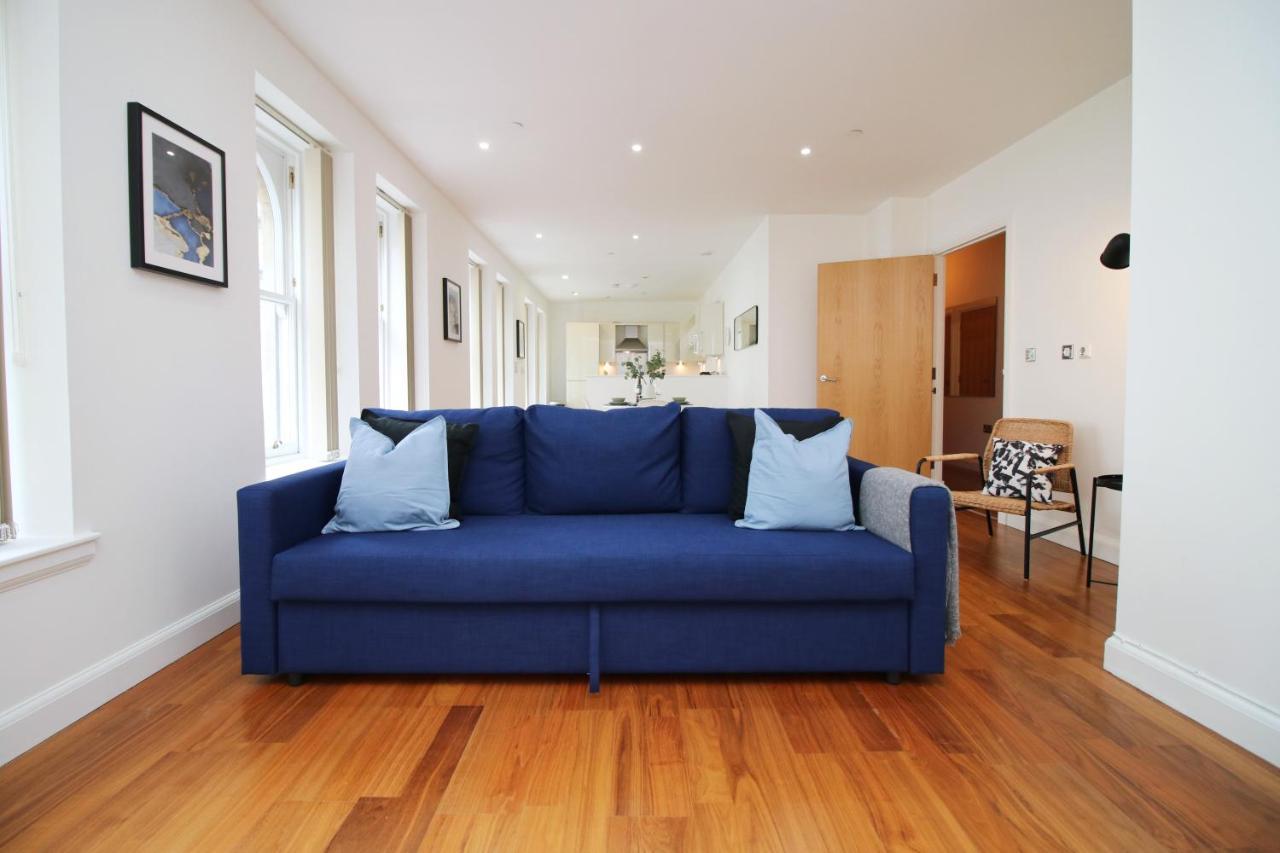 No 2 Under The Clock By Ssw - 2br, Right In The Centre, Sleeps 6 Apartment *
