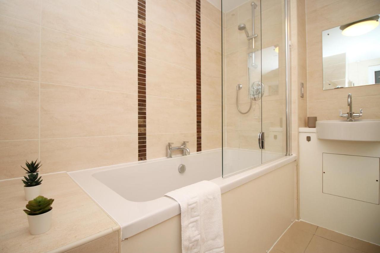 Apartment No 1 Under The Clock By Ssw - 1br, Right In The Centre, Sleeps 4