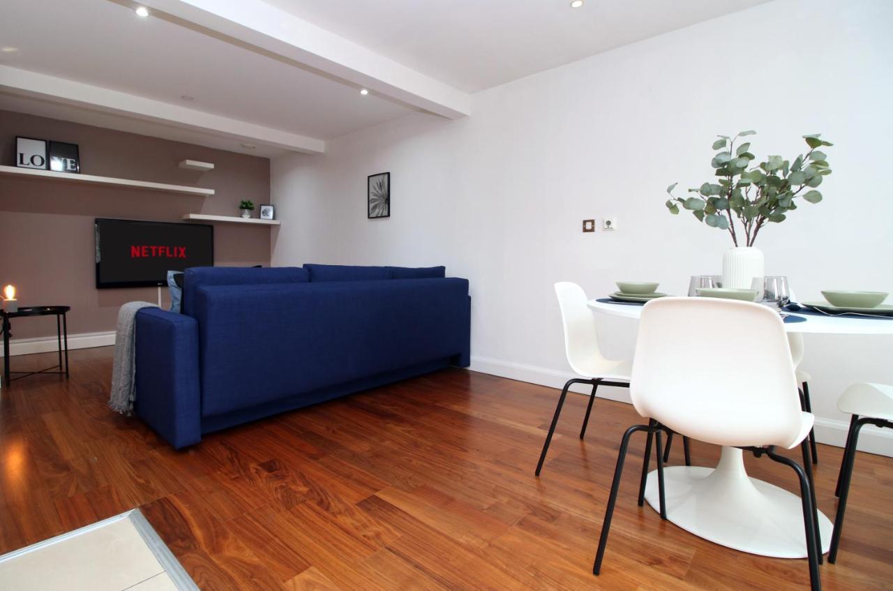 No 1 Under The Clock By Ssw - 1br, Right In The Centre, Sleeps 4 *