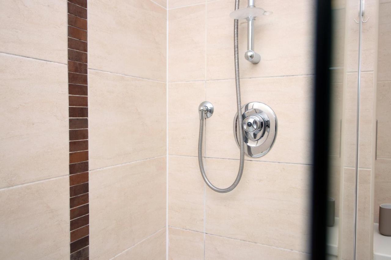 No 1 Under The Clock By Ssw - 1br, Right In The Centre, Sleeps 4 Cardiff