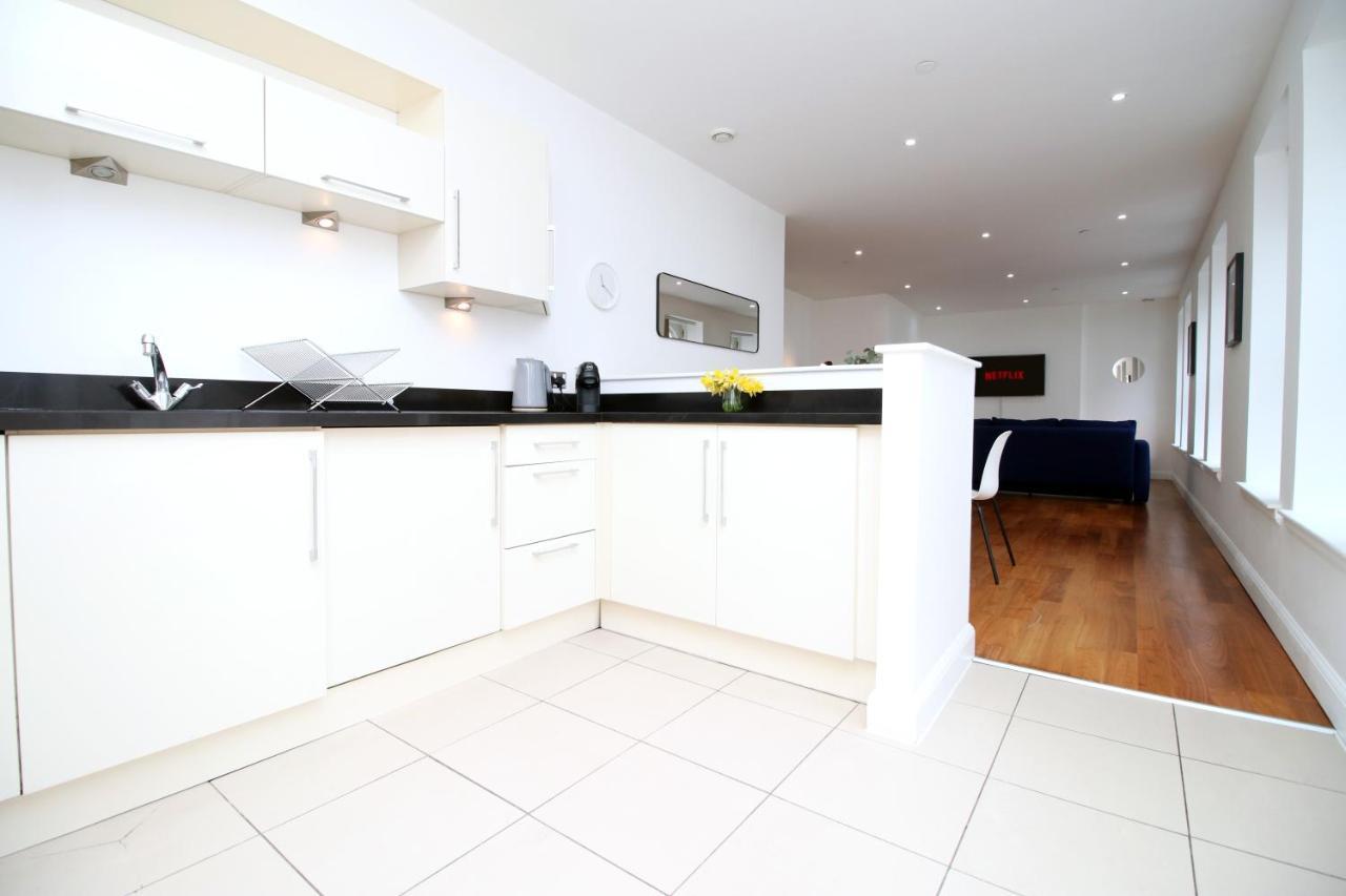 No 2 Under The Clock By Ssw - 2br, Right In The Centre, Sleeps 6