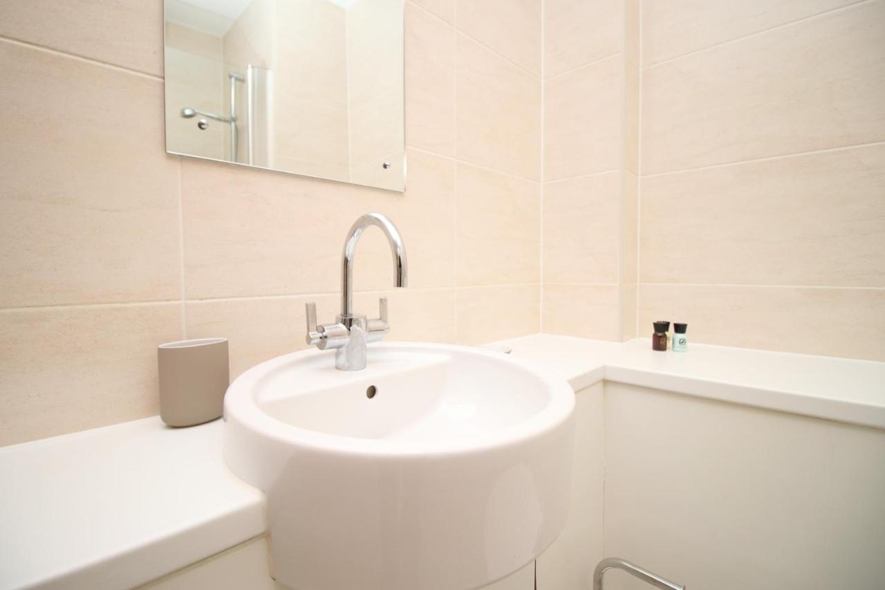 Apartment No 2 Under The Clock By Ssw - 2br, Right In The Centre, Sleeps 6