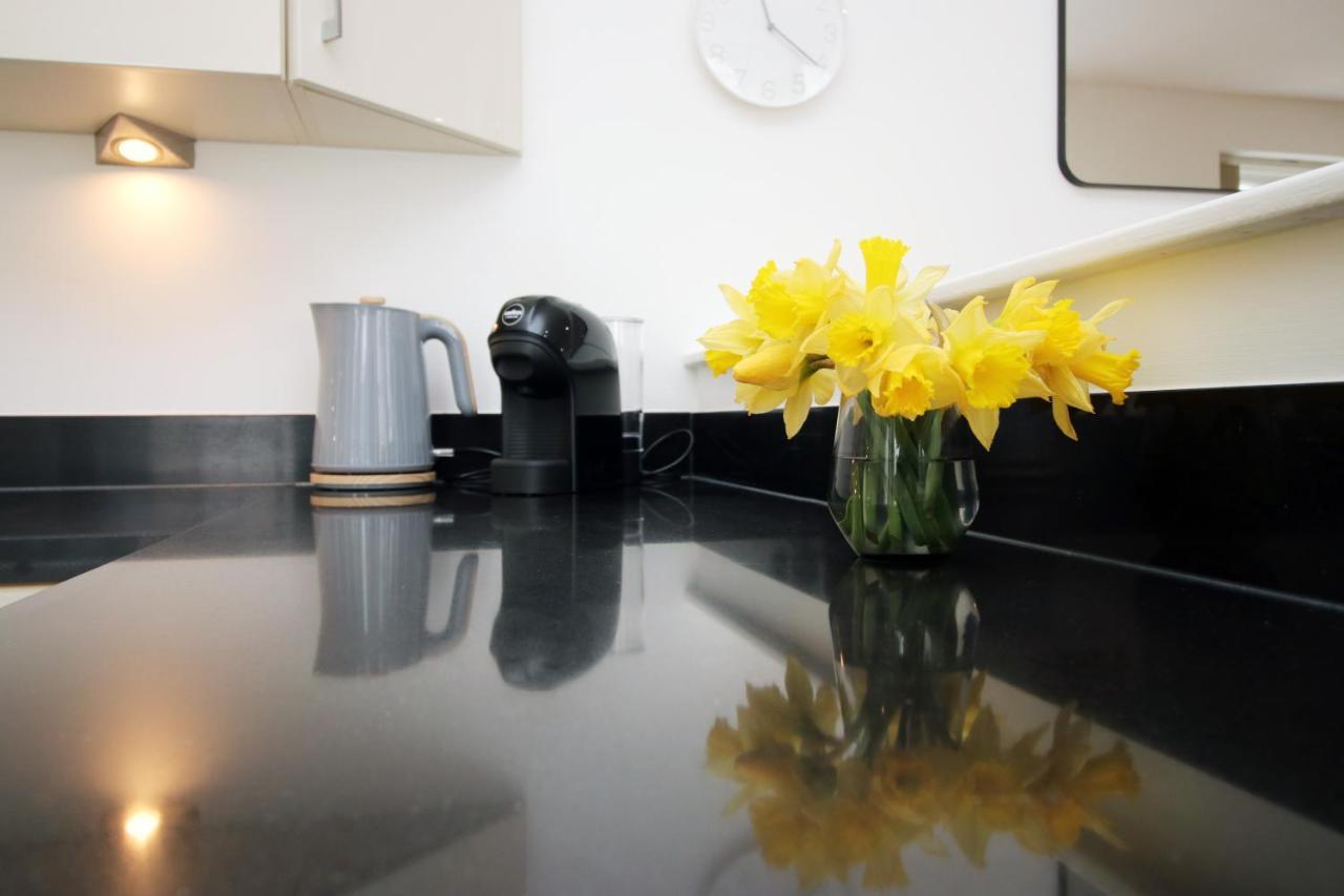 No 2 Under The Clock By Ssw - 2br, Right In The Centre, Sleeps 6 * Cardiff