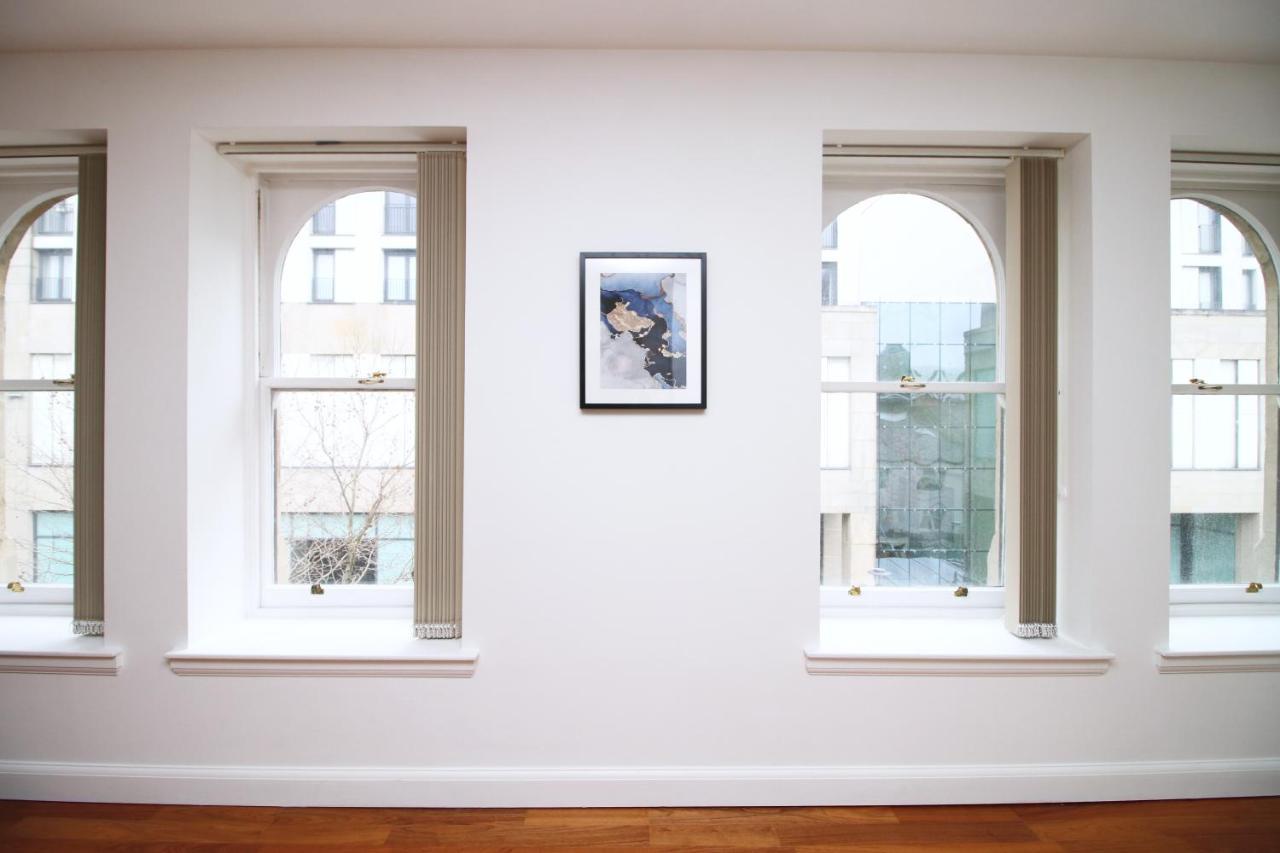 Apartment No 2 Under The Clock By Ssw - 2br, Right In The Centre, Sleeps 6 Cardiff