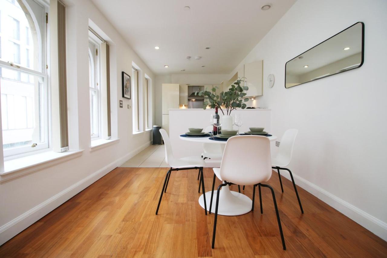 No 2 Under The Clock By Ssw - 2br, Right In The Centre, Sleeps 6 *