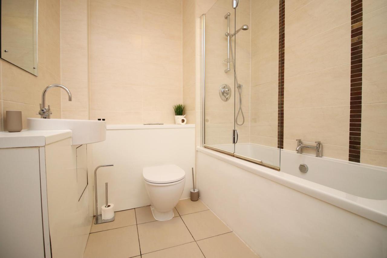 No 2 Under The Clock By Ssw - 2br, Right In The Centre, Sleeps 6