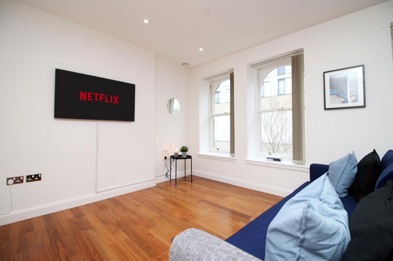 No 2 Under The Clock By Ssw - 2br, Right In The Centre, Sleeps 6 Apartment *