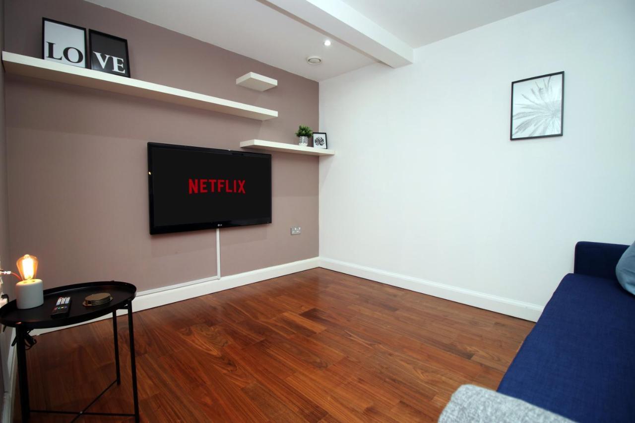 No 1 Under The Clock By Ssw - 1br, Right In The Centre, Sleeps 4 Cardiff
