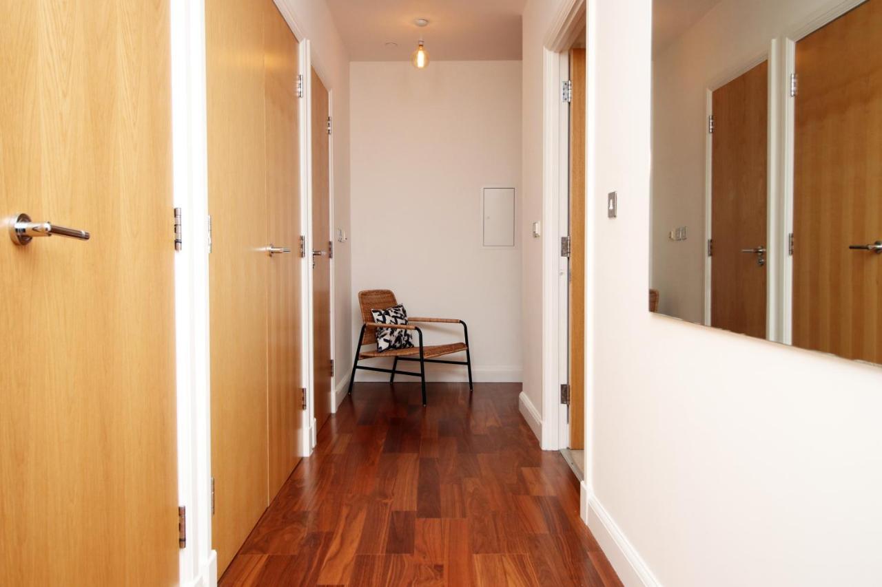 No 2 Under The Clock By Ssw - 2br, Right In The Centre, Sleeps 6 Apartment Cardiff