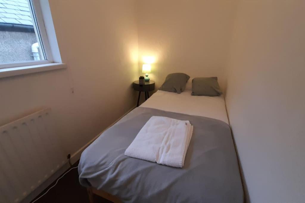 Spacious 4 Bedroom, Free Netflix, Central Location * Cardiff