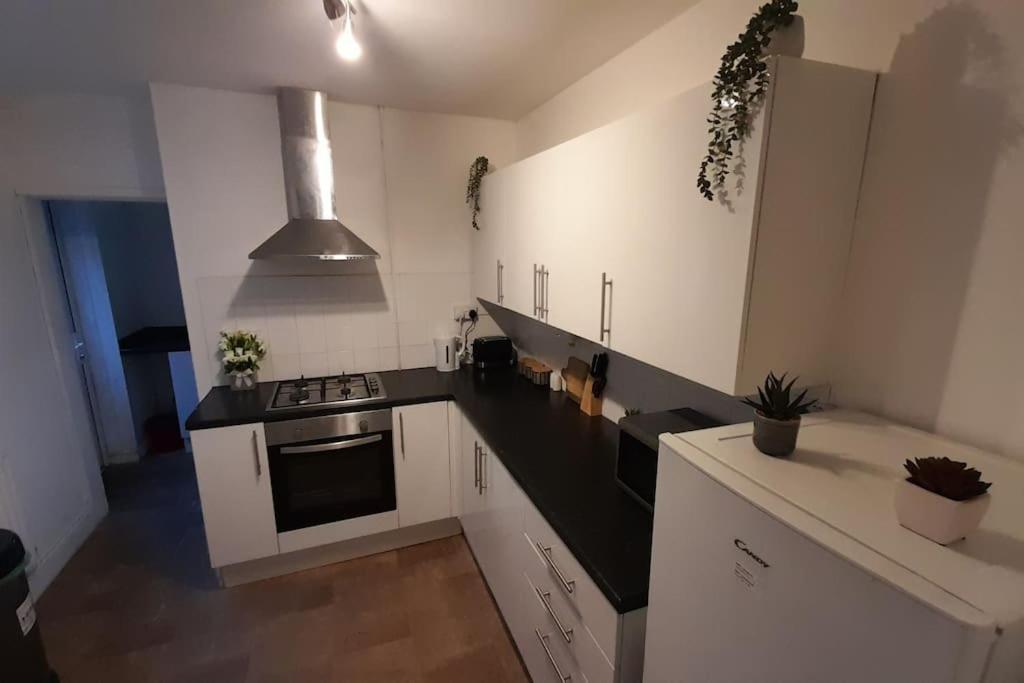 Spacious 4 Bedroom, Free Netflix, Central Location Cardiff