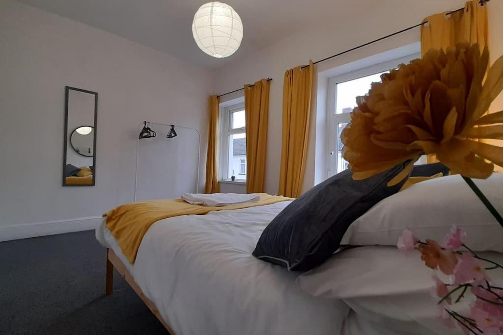 Spacious 4 Bedroom, Free Netflix, Central Location * Cardiff
