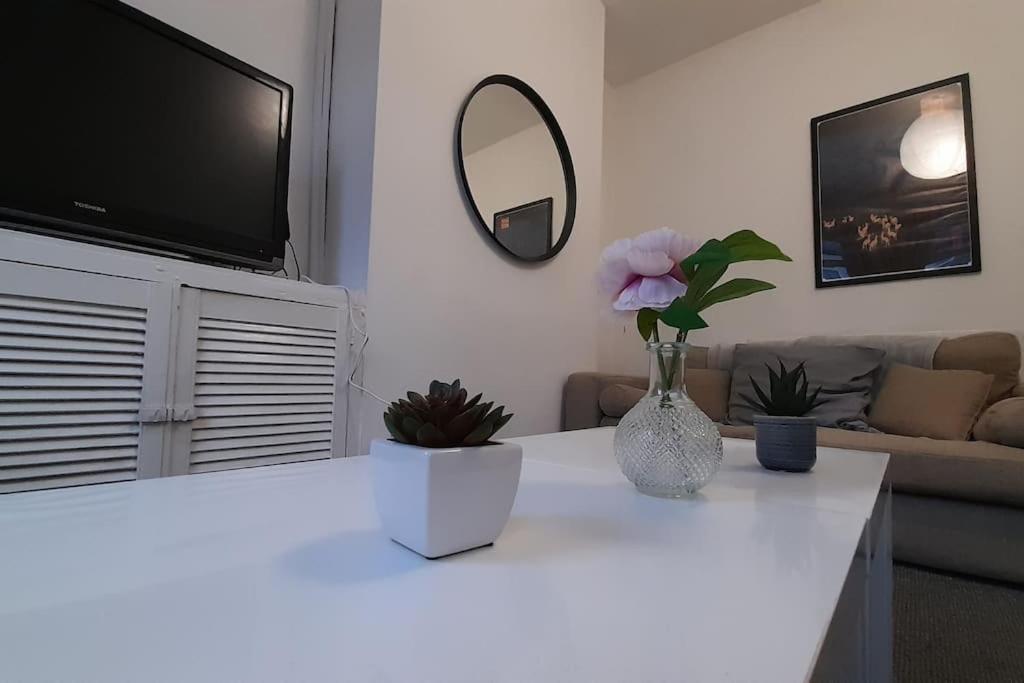 Spacious 4 Bedroom, Free Netflix, Central Location Apartment Cardiff