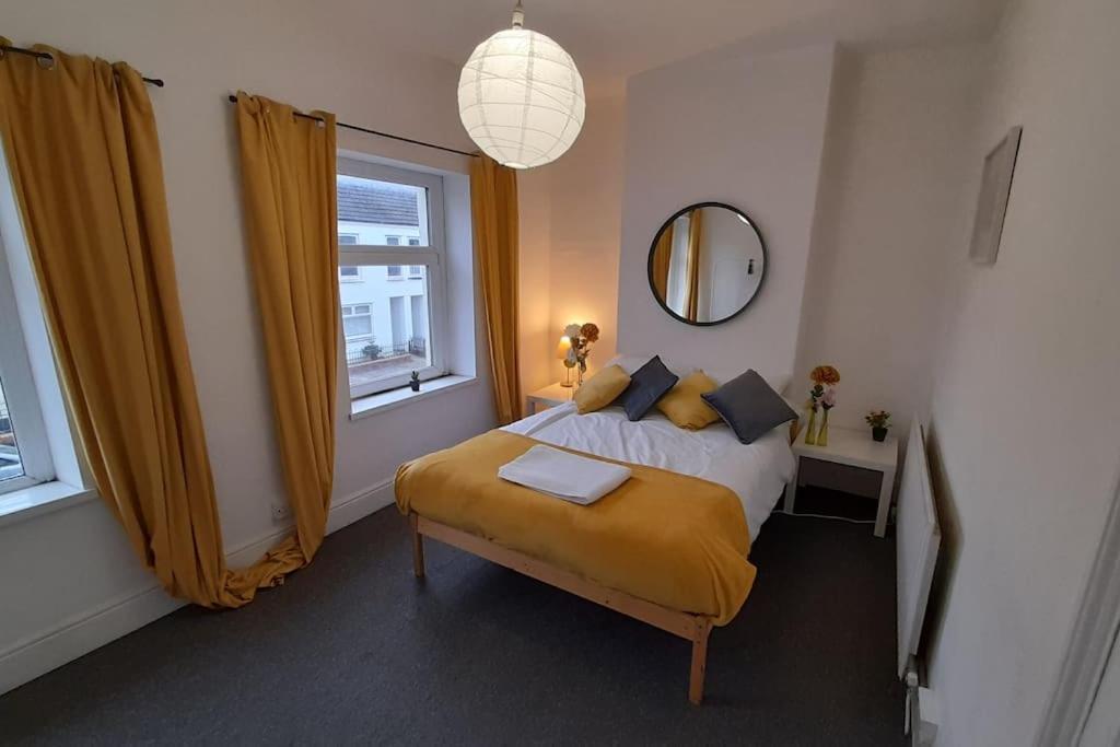 Spacious 4 Bedroom, Free Netflix, Central Location Apartment