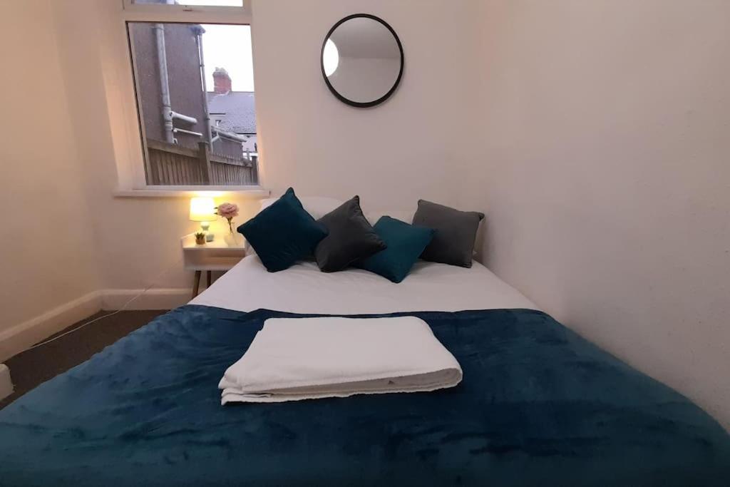 Spacious 4 Bedroom, Free Netflix, Central Location