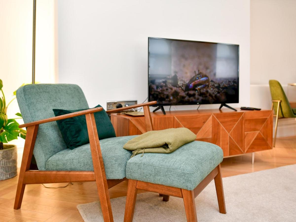 Pass The Keys Beautiful 2 Bed With Parking In The Bay Apartment