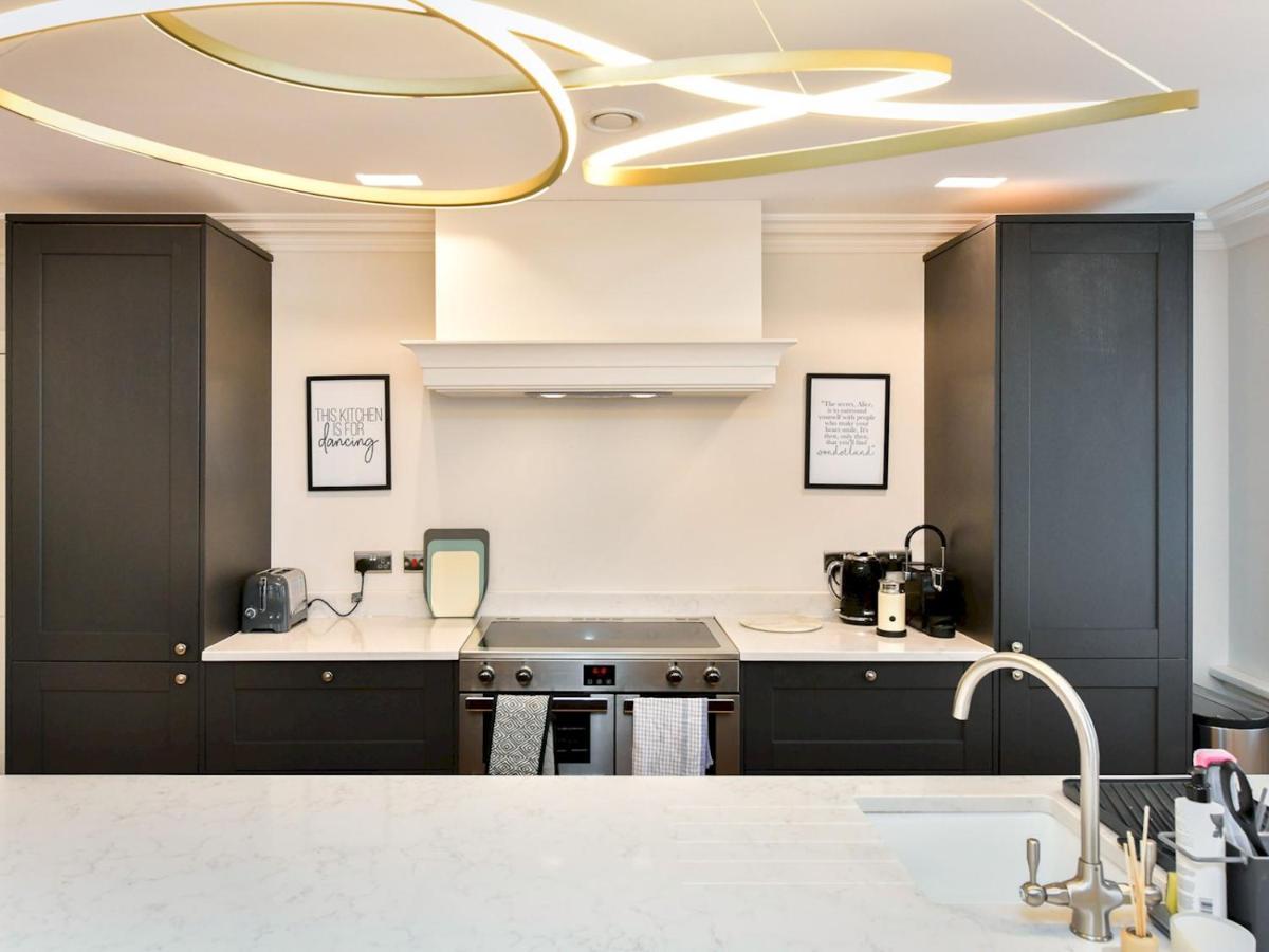 Pass The Keys Beautiful 2 Bed With Parking In The Bay Apartment