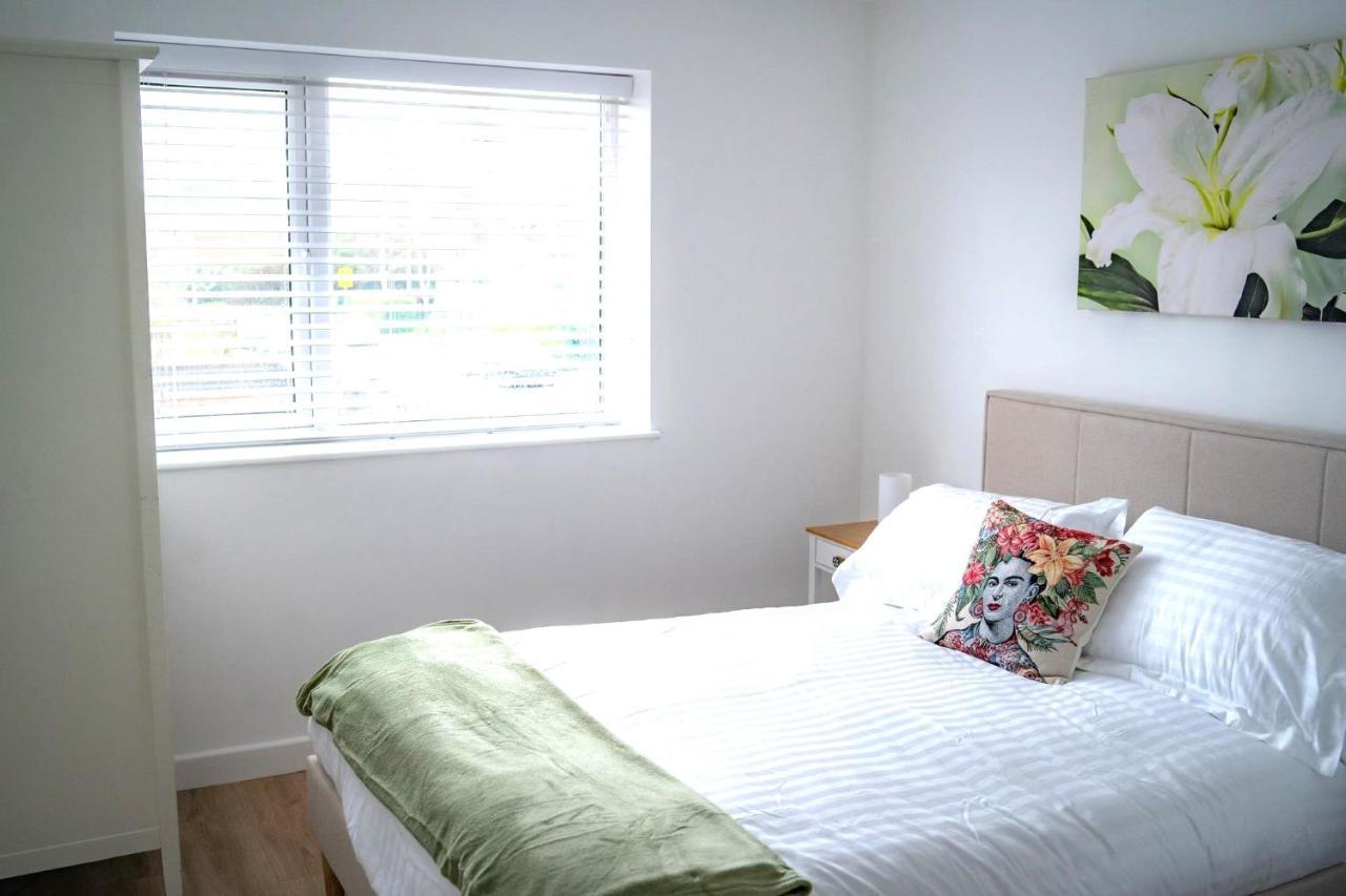The Red House Modern Stylish From Walking Distance To Bay And Centre With Parking Holiday home Cardiff