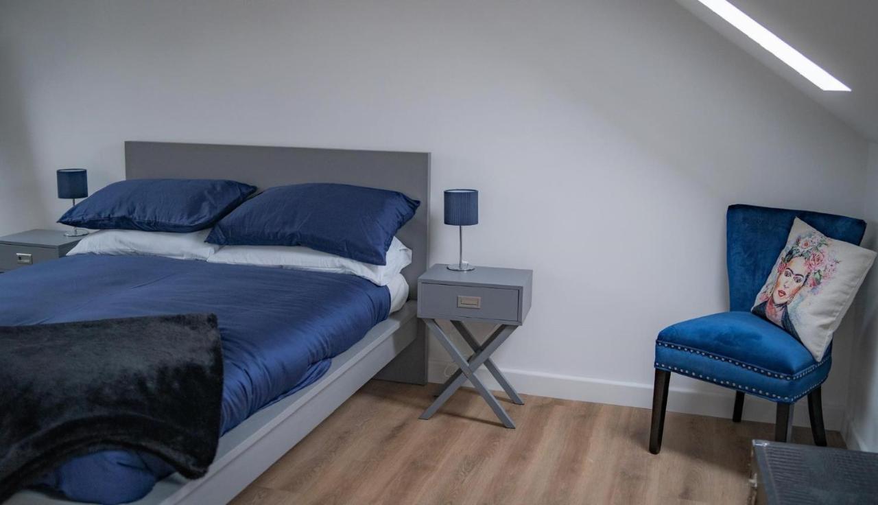 The Red House Modern Stylish From Walking Distance To Bay And Centre With Parking *