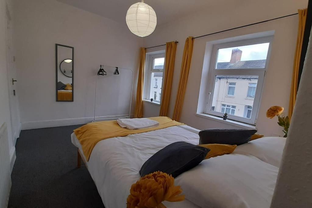 Apartment Spacious 4 Bedroom, Free Netflix, Central Location Cardiff