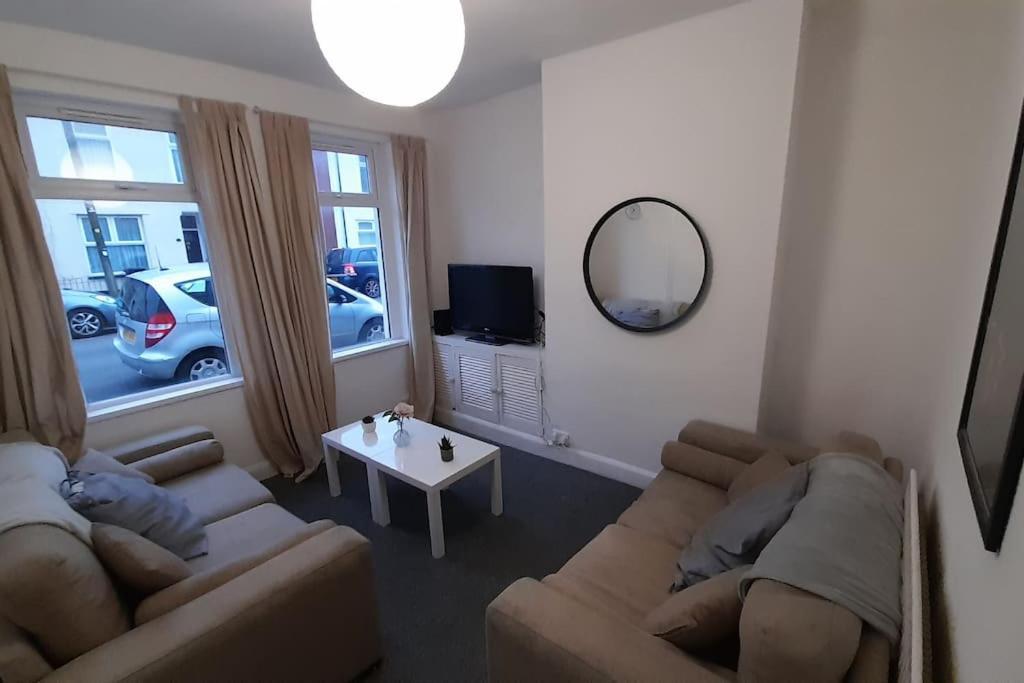 Spacious 4 Bedroom, Free Netflix, Central Location Cardiff