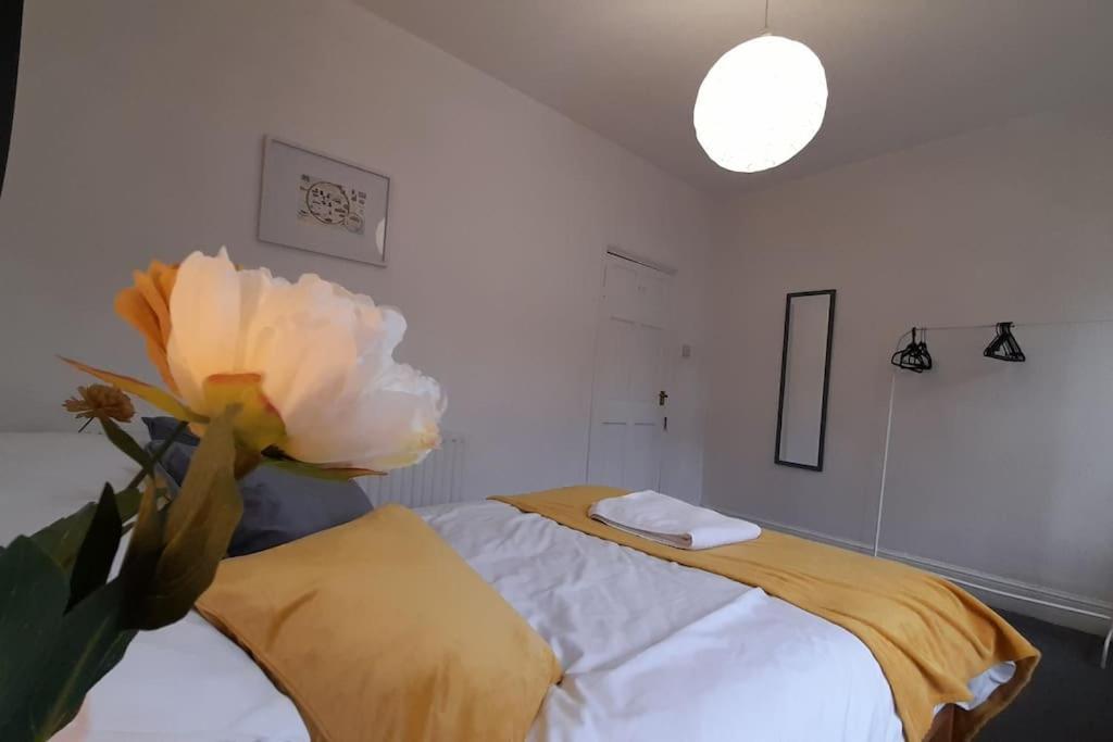 Spacious 4 Bedroom, Free Netflix, Central Location Apartment *