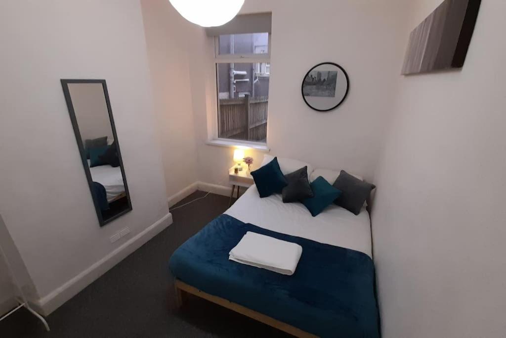 Apartment Spacious 4 Bedroom, Free Netflix, Central Location *